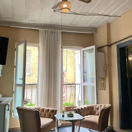 דירה Authentic Flat Close To Istiklal Avenue איסטמבול